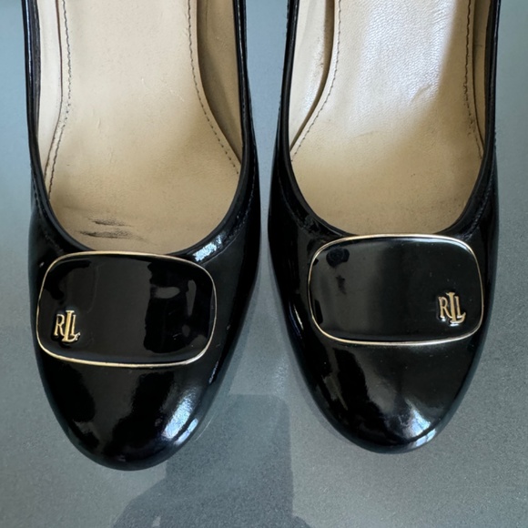Lauren Ralph Lauren - Black Patent Leather Wedge Gold Trim Logo Pump - Picture 7 of 9